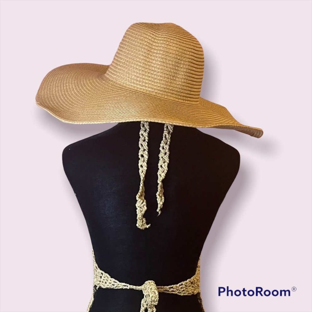 floppy beach hat - Picture 2 of 2